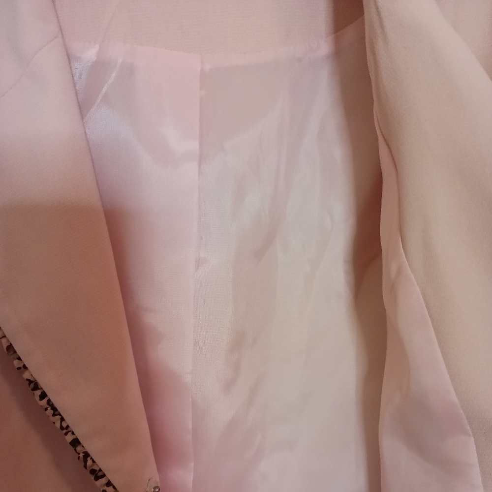 Clio 2 Suit Pink with leopard outline. Size 14 - Picture 3 of 8